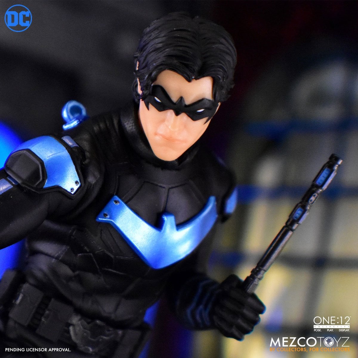 Mezco Nightwing One:12 Collective Action Figure