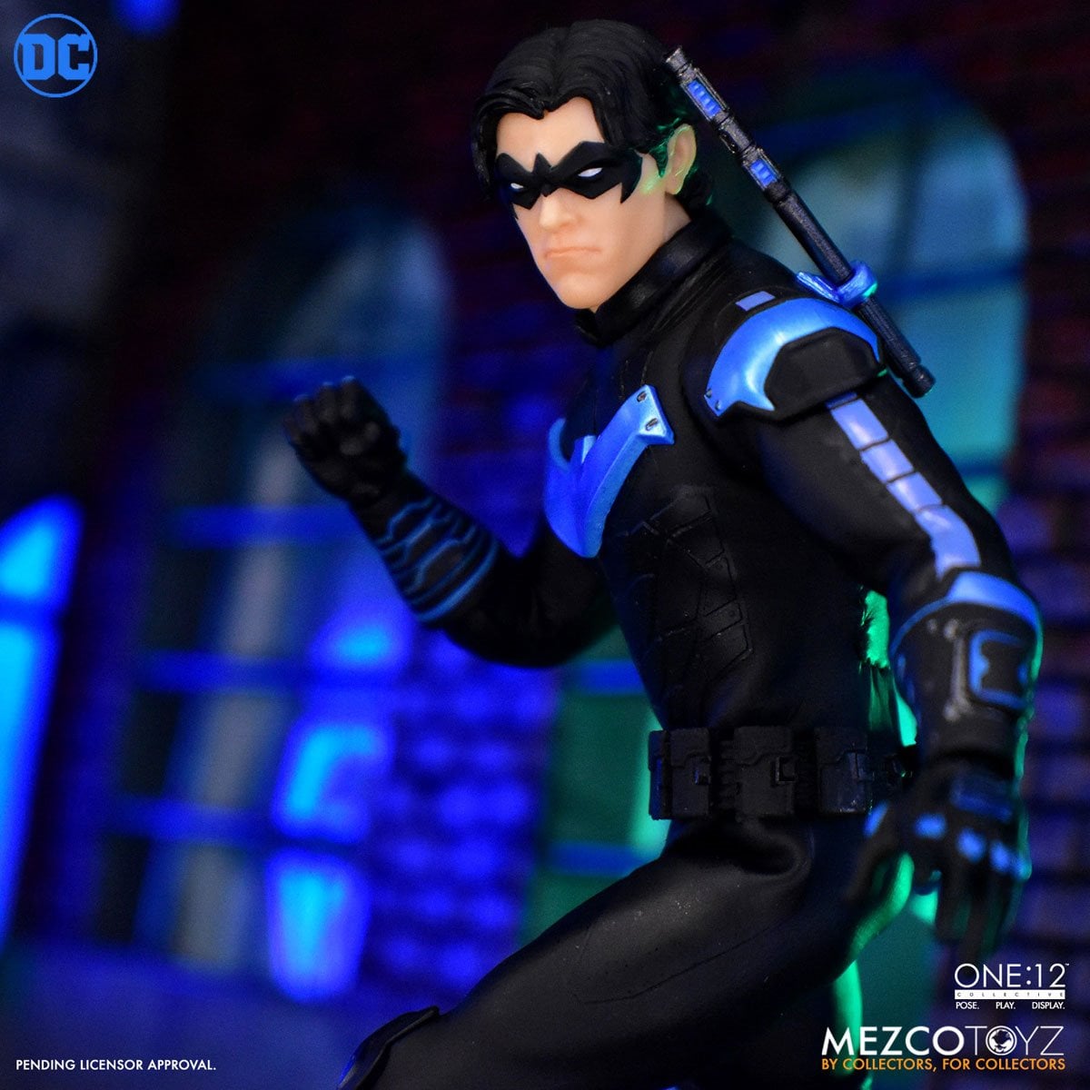 Mezco Nightwing One:12 Collective Action Figure
