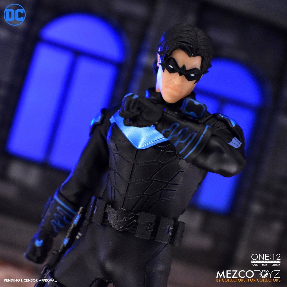 Mezco Nightwing One:12 Collective Action Figure