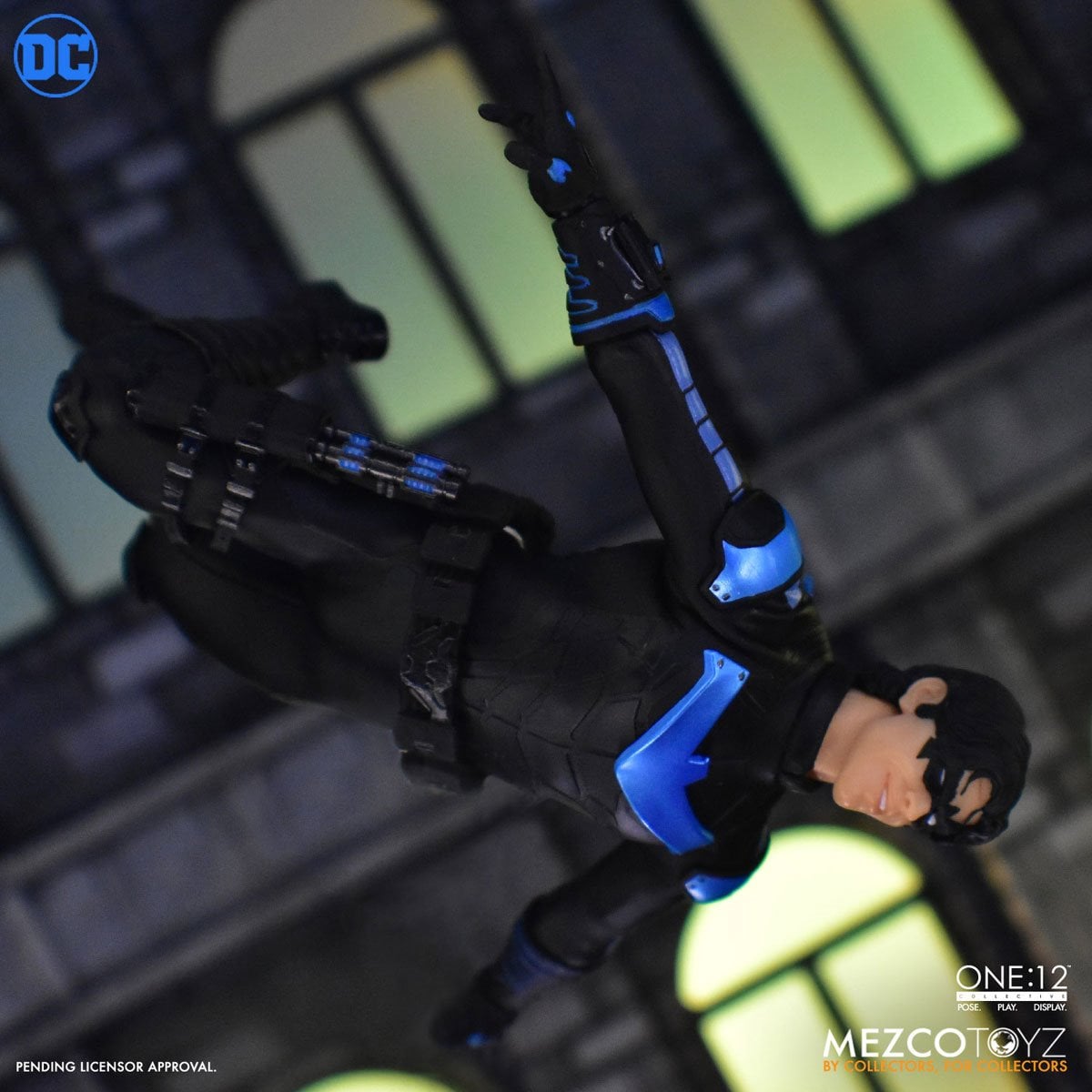 Mezco Nightwing One:12 Collective Action Figure