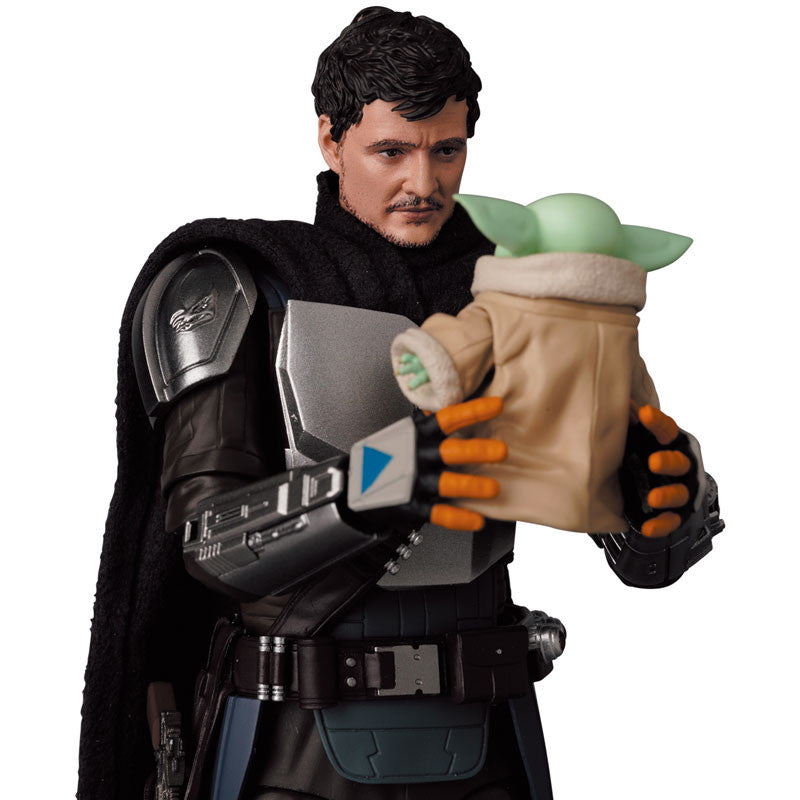 Mafex No.200 The Mandalorian and Grogu Action Figure (Version 2.0)